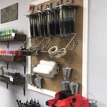 The Rustic Brush - The Woodlands - Paint & Sip Near Me - Conroe, Texas