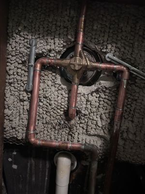 Devine Plumbing Logo