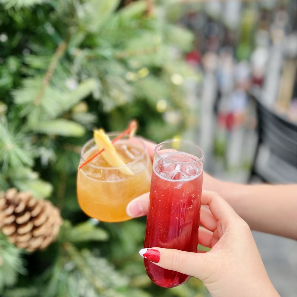 Under the mistletoe, dasher's smash Under the mistletoe, dasher's smash