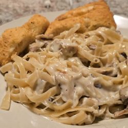 Buck's Pizza - REGULAR Chicken FETTUCCINE ALFREDO with mushrooms