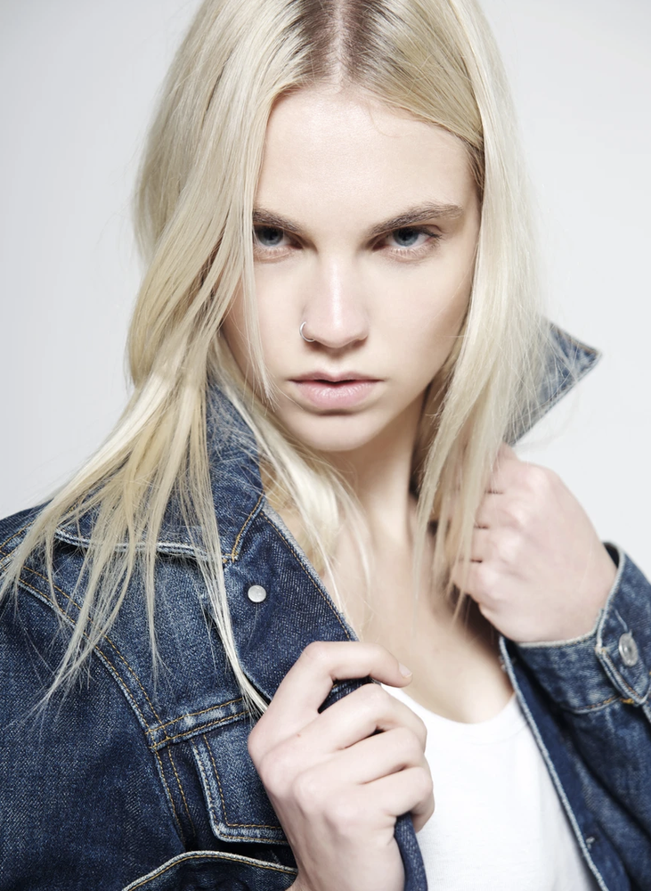 Wedding and makeup Logo