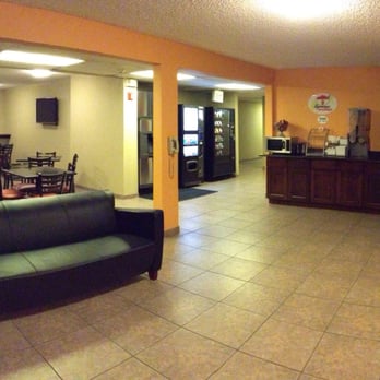 Super 8 by Wyndham LaGrande - Lobby & Breakfast Area - Hotels Near Me - LaGrande, Oregon Super 8 by Wyndham LaGrande - Lobby & Breakfast Area - Hotels Near Me - LaGrande, Oregon