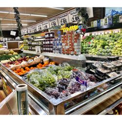 Edgewater Produce - EDGEWATER PRODUCE.(BrynMawr/Clark Area, Cross from Jewel) Fresh Produce,Veggies & Fruits Grocery, Deli etc . Nice & Easy. Clean Place. Cool!