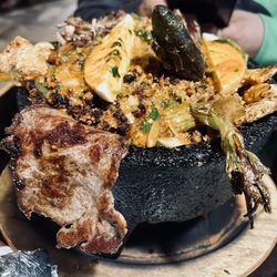 El Parian - El Molcajete
