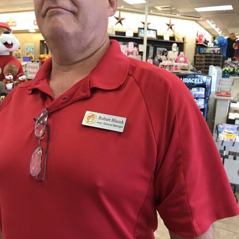 Buc-ee's - Rude manager proudly sticks his chest out after refusal to give me his name and store number - Gas Stations Near Me - Wharton, Texas