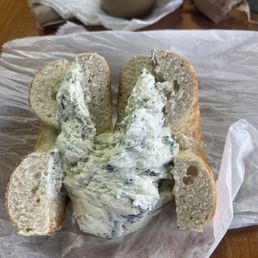 Cream cheese heaven (garlic and herb cream cheese) Cream cheese heaven (garlic and herb cream cheese)