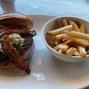 Sports & Social - Cheeseburger- really good - Sports Bars Near Me - Hanover, Maryland