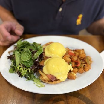 The Chef's Corner - Smoked salmon Benedict - New American Near Me - Mineola, New York The Chef's Corner - Smoked salmon Benedict - New American Near Me - Mineola, New York