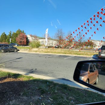 Gunston Corner Condominium - Tight parking lot. - Condominiums Near Me - Lorton, Virginia Gunston Corner Condominium - Tight parking lot. - Condominiums Near Me - Lorton, Virginia