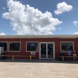 Chesson's Grocery - Gas station front