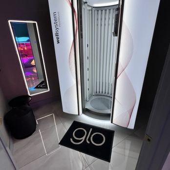 Glo Tanning - Stand Up Red Light Therapy with Wellness Pad - Spray Tanning Near Me - Oxford, Mississippi