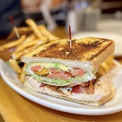 BJ's Restaurant & Brewhouse - Chicken sandwich