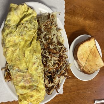 COUNTRY SKILLET CAFE - Meat lovers omelet with crispy hash browns and sourdough toast - Cafes Near Me - Bourbon, Missouri