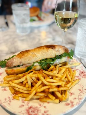 La Nouvelle Bistro by null