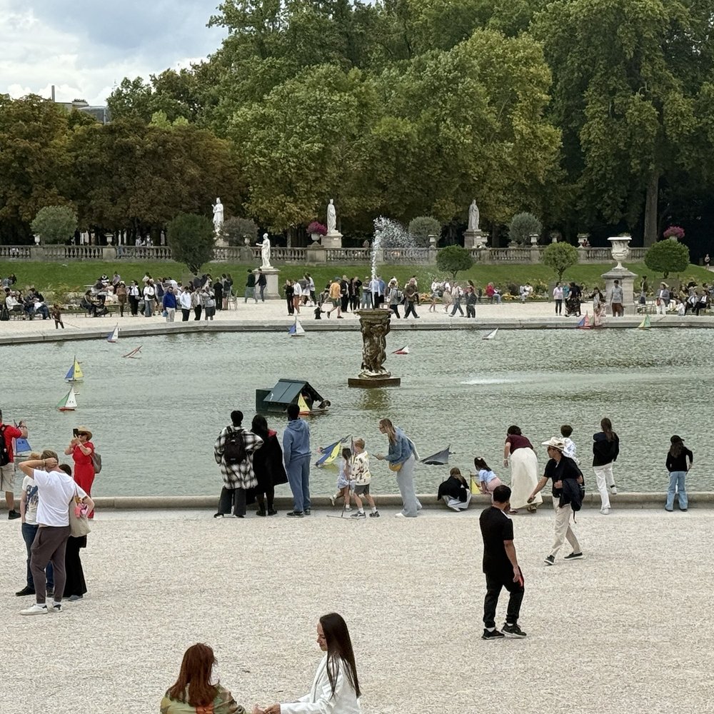 Jardin du Luxembourg - Photo 6: Central pond - Parks Near Me - Paris, 75 Jardin du Luxembourg - Photo 6: Central pond - Parks Near Me - Paris, 75