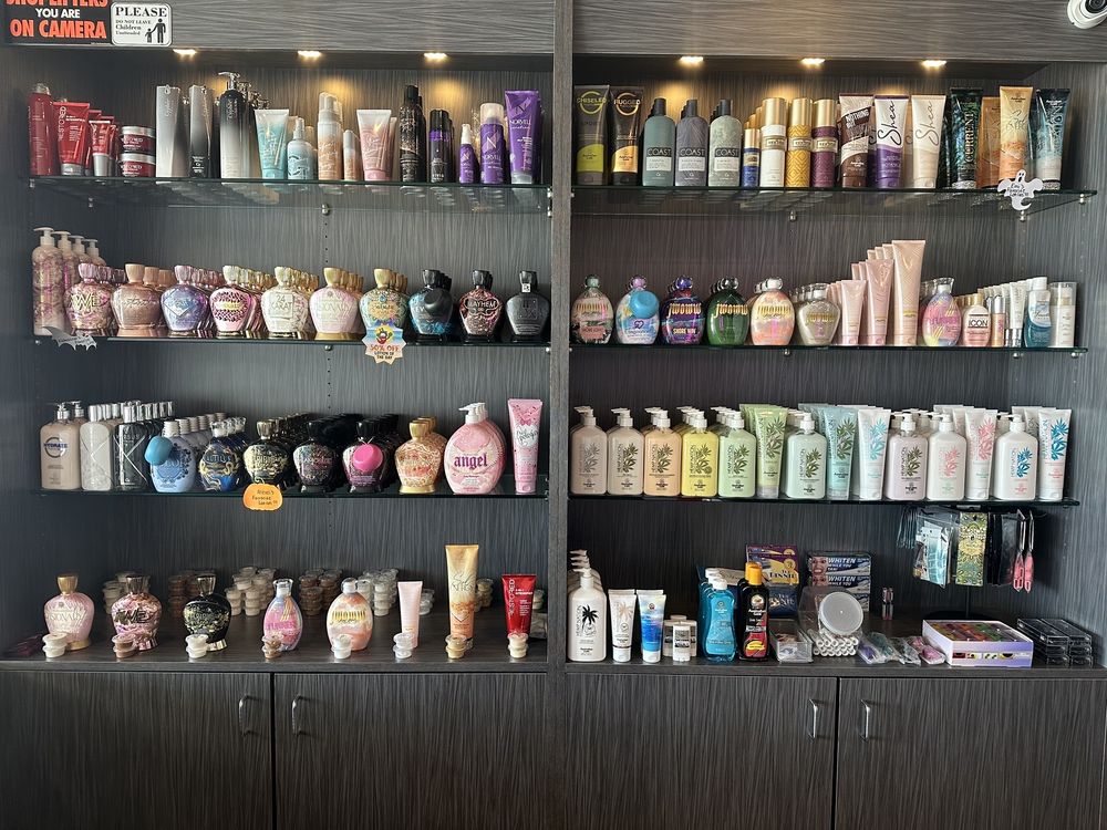 CHILI PEPPER’S TANNING 12 Photos 4954 N Adams, Oakland Twp