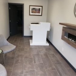 Frid & Nagy Collision - Customer reception area