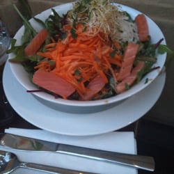 Salat mit selbstgebeizten Lachs