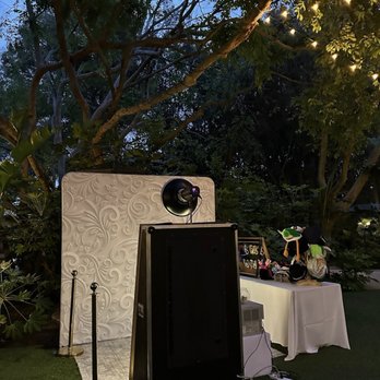 Magic Mirror Photo Booth LA - Set up - Photo Booth Rentals Near Me - Los Angeles, California