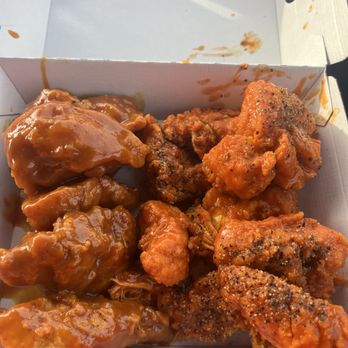 Wing Snob - Awesome sauce, Buffalo lemon pepper - Chicken Wings Near Me - Matteson, Illinois