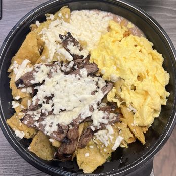 Cozy Corner - Old Irving - Green Chilaquiles with Skirt Steak & Eggs - Breakfast & Brunch Near Me - Chicago, Illinois Cozy Corner - Old Irving - Green Chilaquiles with Skirt Steak & Eggs - Breakfast & Brunch Near Me - Chicago, Illinois