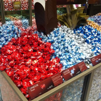 Lindt Chocolate Shop - Chocolatiers & Shops Near Me - London, XGL