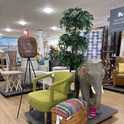 HomeGoods - Great displays