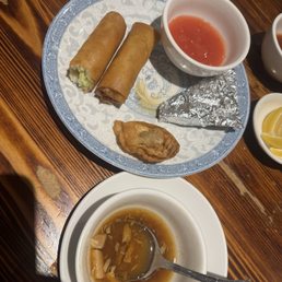 Rolls hot and sour soup and fried chicken Rolls hot and sour soup and fried chicken