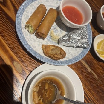 Peking Restaurant - Rolls hot and sour soup and fried chicken - Chinese Near Me - Ventura, California Peking Restaurant - Rolls hot and sour soup and fried chicken - Chinese Near Me - Ventura, California