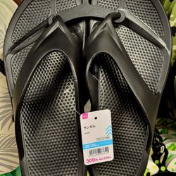 Daiso - Good kine rubbah slippah's! Da buggah is just ($4.45 w/tax). Similar like those Crocs slippah's!