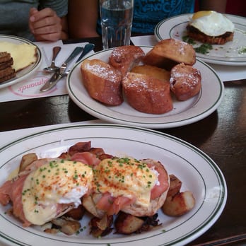 Raymond's - Norwegian Eggs Benedict & French Toast - American Near Me - Montclair, New Jersey