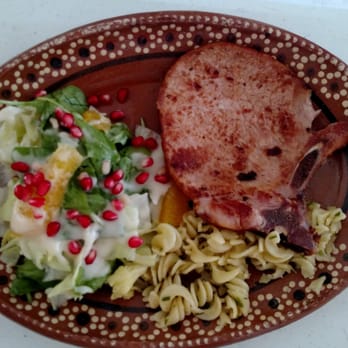 La Taqueria - Chuleta ahumada con pasta y ensalada de granada - Mexican Near Me - León, GUA La Taqueria - Chuleta ahumada con pasta y ensalada de granada - Mexican Near Me - León, GUA