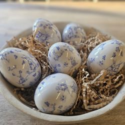 Kos Coffee - Easter decor!