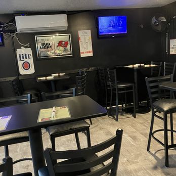 Hudson Grill - the interior of the restaurant - American Near Me - Hudson, Florida