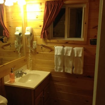 Acadia Cottages - Bathroom - Hotels Near Me - Southwest Harbor, Maine Acadia Cottages - Bathroom - Hotels Near Me - Southwest Harbor, Maine