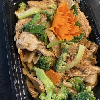 Thai Smile Milwaukie - Pad See Ew with chicken - Thai Near Me - Gladstone, Oregon Thai Smile Milwaukie - Pad See Ew with chicken - Thai Near Me - Gladstone, Oregon