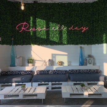 The Hampton Social - Naples - Decor is so cute! - New American Near Me - Naples, Florida The Hampton Social - Naples - Decor is so cute! - New American Near Me - Naples, Florida