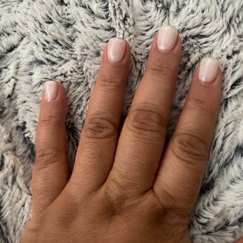 De Luxe Nails Lounge - Nail Salons Near Me - Alexandria, Virginia