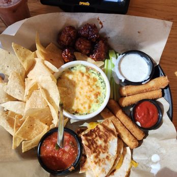Applebee's Grill + Bar - This is called "The Classic Combo" fingerlicious!!!! - Sports Bars Near Me - Redlands, California