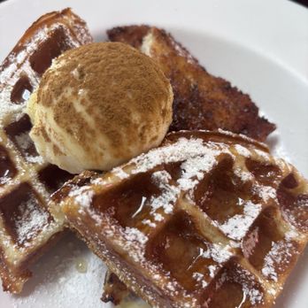 Market Street Cafe - Chicken and waffles - Cafes Near Me - Lockhart, Texas