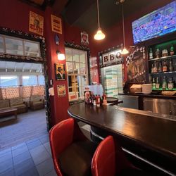 Lucille's Smokehouse Bar-B-Que - Bar area