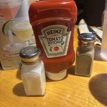 Applebee's Grill + Bar - Condiments & Salt & Pepper - American Near Me - Orange City, Florida