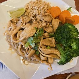 Bangkok noodles? Wife's dish, she said it was tasty.