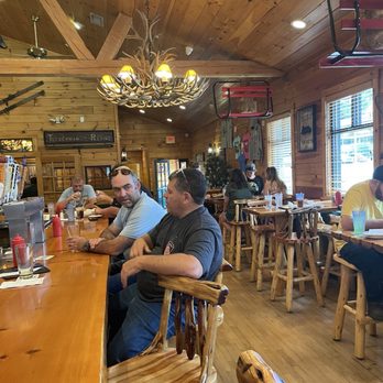 Muddy Moose Restaurant & Pub - Pubs Near Me - North Conway, New Hampshire Muddy Moose Restaurant & Pub - Pubs Near Me - North Conway, New Hampshire