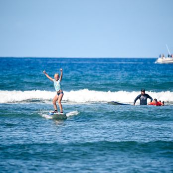 Stant Surfing Lessons - Surfing Near Me - Wailuku, Hawaii
