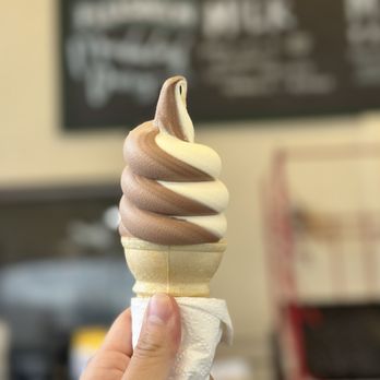 Meadowlark Dairy - Chocolate and Vanilla Swirl - Ice Cream & Frozen Yogurt Near Me - Pleasanton, California Meadowlark Dairy - Chocolate and Vanilla Swirl - Ice Cream & Frozen Yogurt Near Me - Pleasanton, California