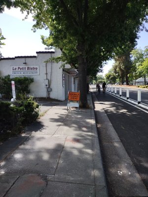 Le Petit Bistro by null