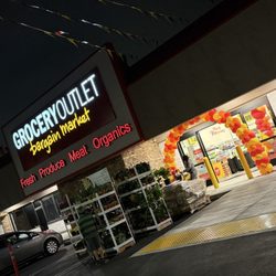 Grocery Outlet - Entrance