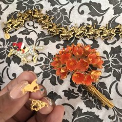 Ardery's Antiques & Collectibles - Lovely finishing touches to any outfit!