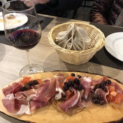 Porto dos Sabores - Olives, Serrano ham and olives starter